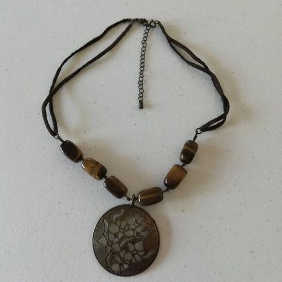 Avon Brass Floral Cutout Medallion Pendant Tiger's Eye Beaded Necklace - Picture 6 of 11